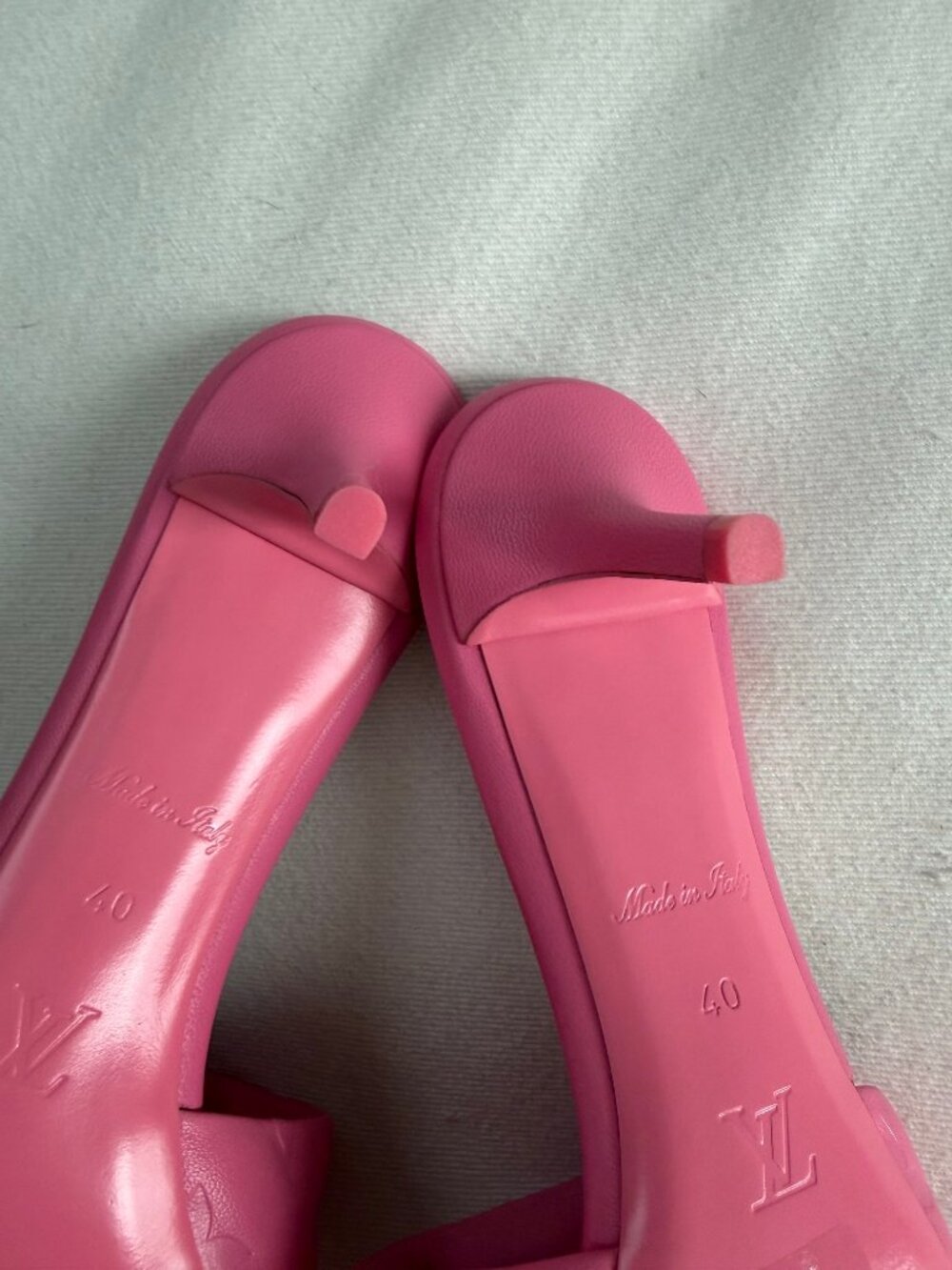 Louis Vuitton Revival Mules in Rose Pop / NEVER WORN! / Size 40 - Picture 3 of 4